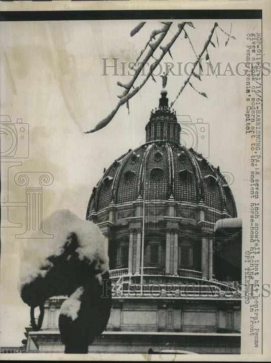 1961 Press Photo Seven-inch snowfall in central Penna, showing Penna's capitol - Historic Images