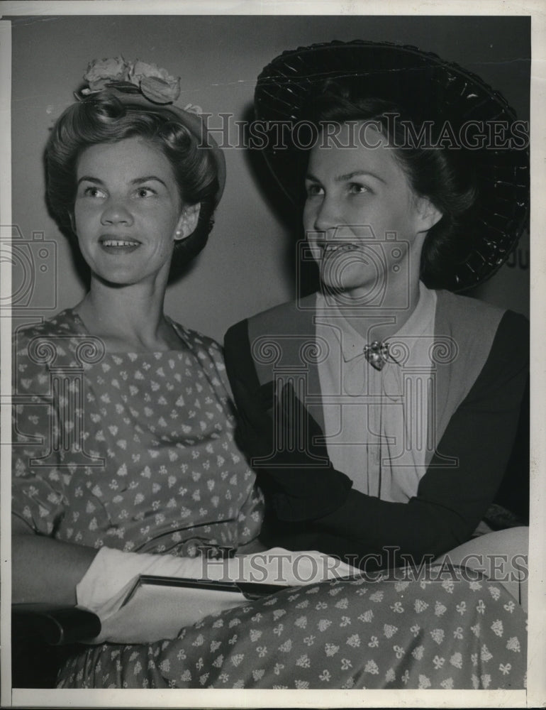 1941 Press Photo Mrs Katherine Roberts Thaw &amp; Mrs Eleanore Phillips at court - Historic Images