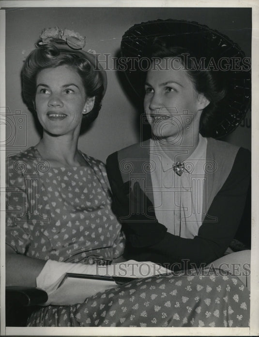 1941 Press Photo Mrs Katherine Roberts Thaw & Mrs Eleanore Phillips at court - Historic Images
