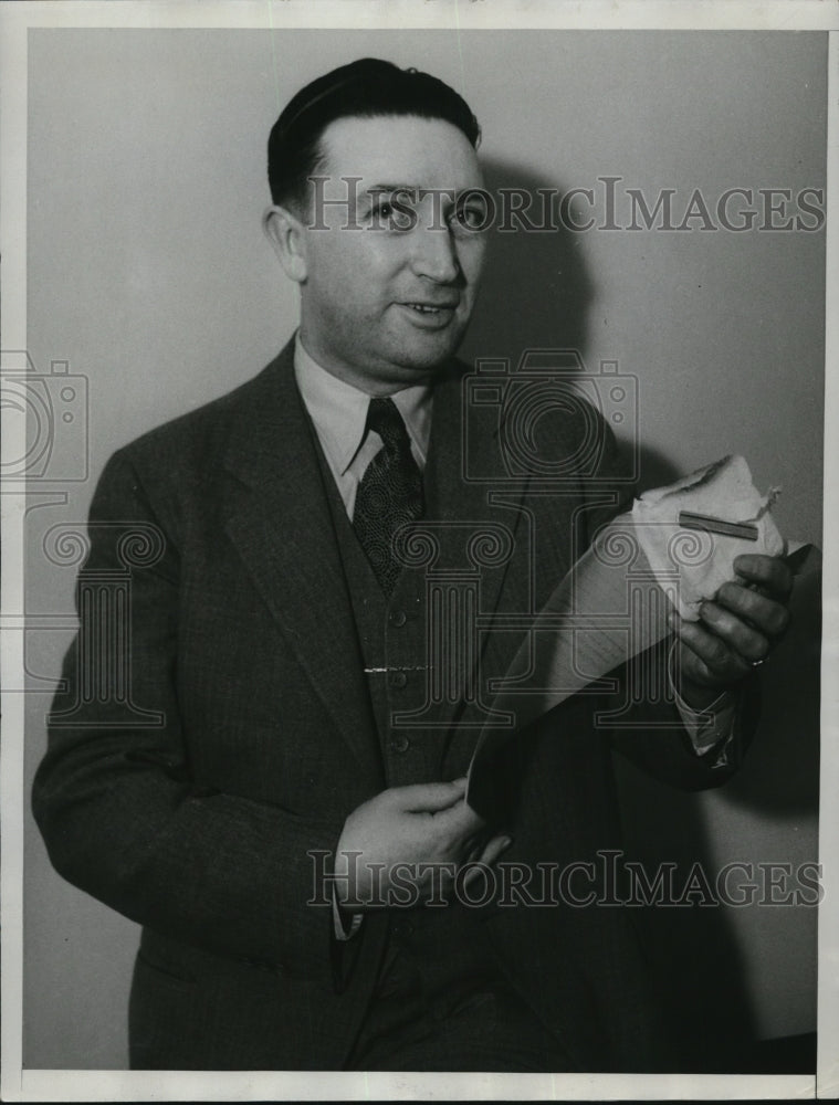 1934 Press Photo Michael Connolly, Chief investigator for the State Board of - Historic Images