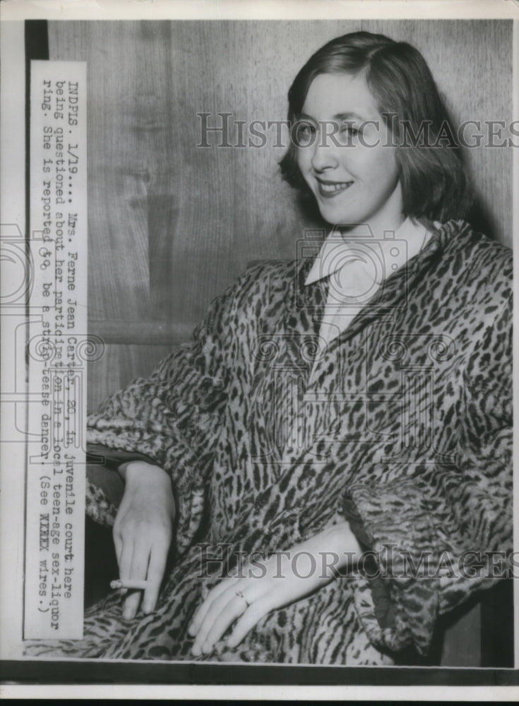 1952 Press Photo Mrs Ferne Jean Carter in juvenile court being questioned - Historic Images