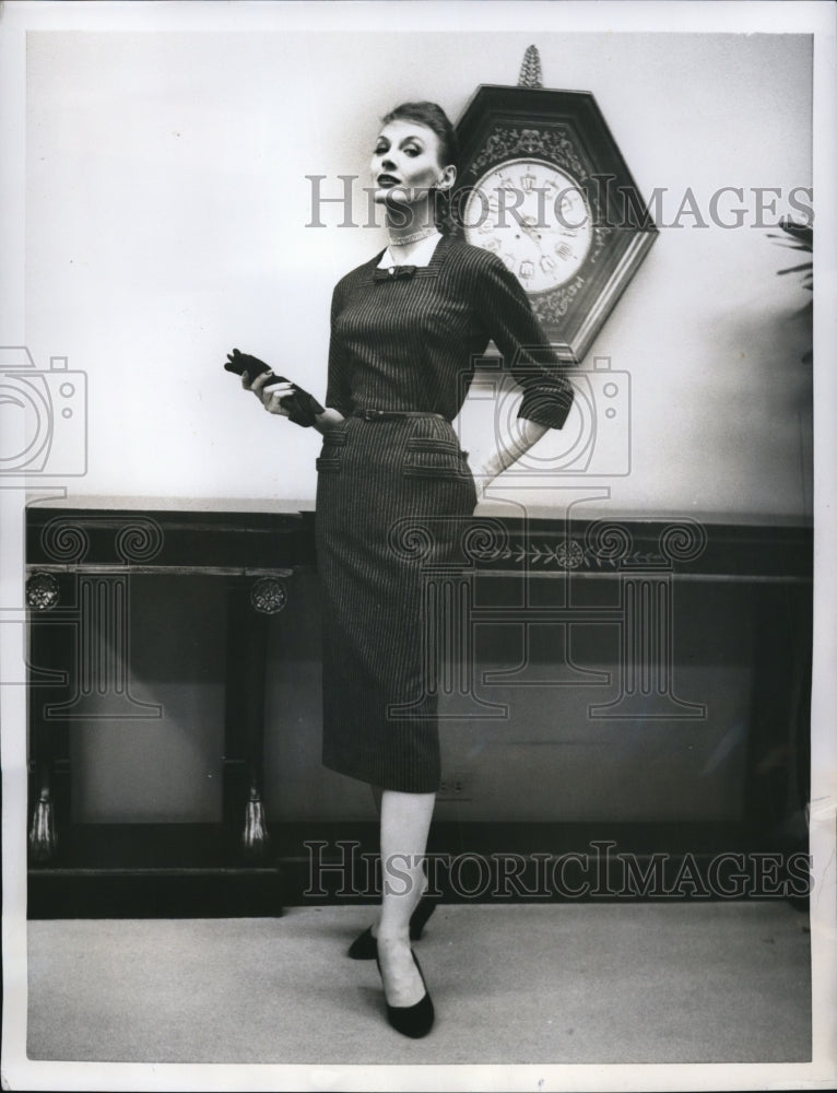 1955 Press Photo  A busy woman&#39;s favorite daytime dress by Ben Barrack&#39;s - Historic Images