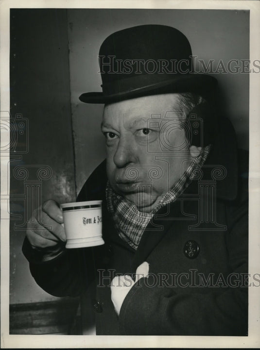 1949 Press Photo La Calif Jack Andres in earmuffs & scarf for cold weather - Historic Images