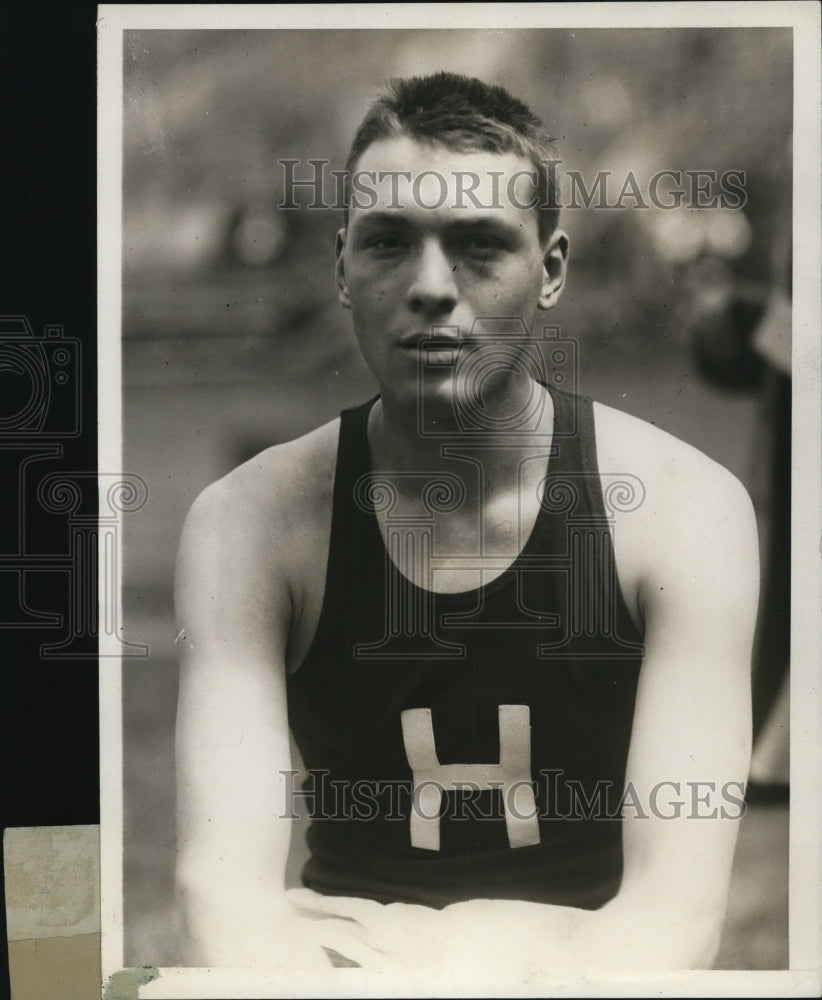 1930 Press Photo G W Kuehn of Chicago after he won the 10 lb shotput for - Historic Images