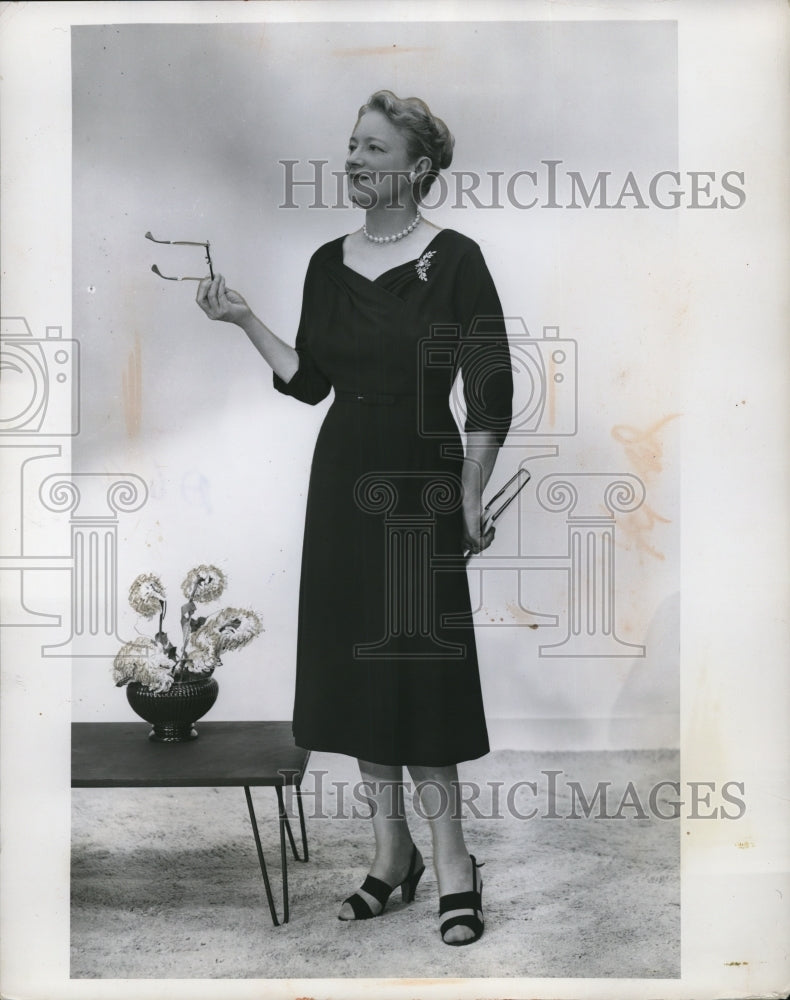 1955 Press Photo An afternoon dress on a fashion model - Historic Images