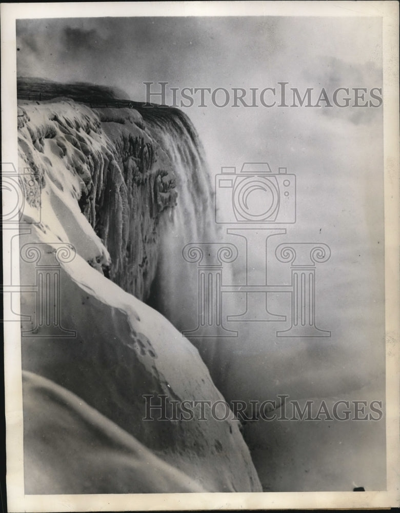 1945 Press Photo Niagara Falls on sub-zero temperature during winter - Historic Images