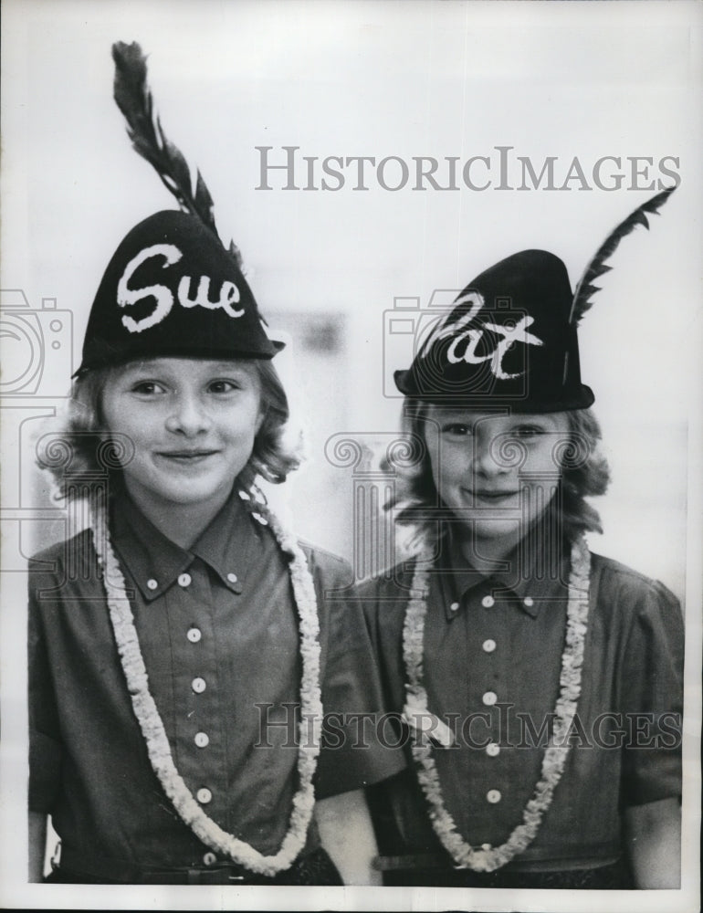 1960 Press Photo Oconomowoc Wis 8 year old twins Suzanne and Patricia are - Historic Images