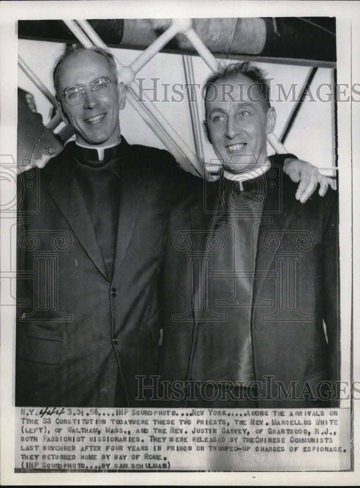 1956 Press Photo Among the arrivals on the SS COnstitution were 2 priest Rev - Historic Images