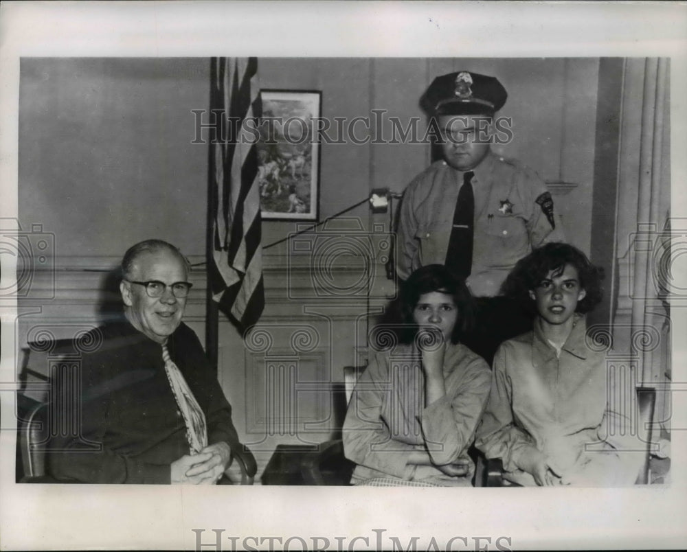 1954 Press Photo Peoria Ill Sheriff Montgomery with Rosemarie Smith, D Taylor - Historic Images