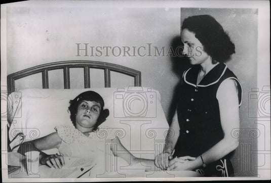 1954 Press Photo Lubbock Tex Daisy Moddy age 9 shot by accident & mom - Historic Images