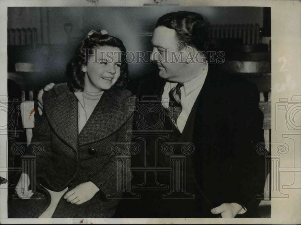 1940 Press Photo Vineland NJ Marquerite Beu age 14 &amp; dad Rudolph - Historic Images