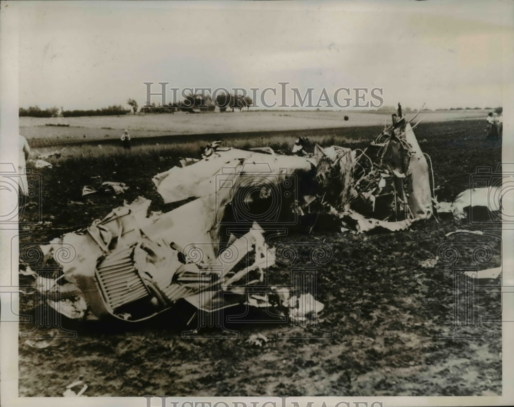 1938 Delavan Ill wreckage of US Army Douglas bomber crash-Historic Images