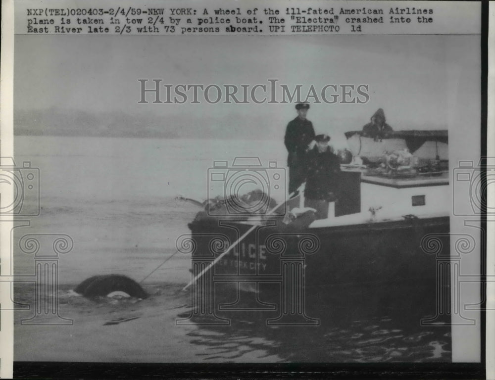 1959 Press Photo NYCAmerican Airlines crash site in the East River - Historic Images