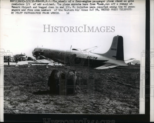 1958 Press Photo Newark NJ passenger plane crash stuck in the mud - Historic Images