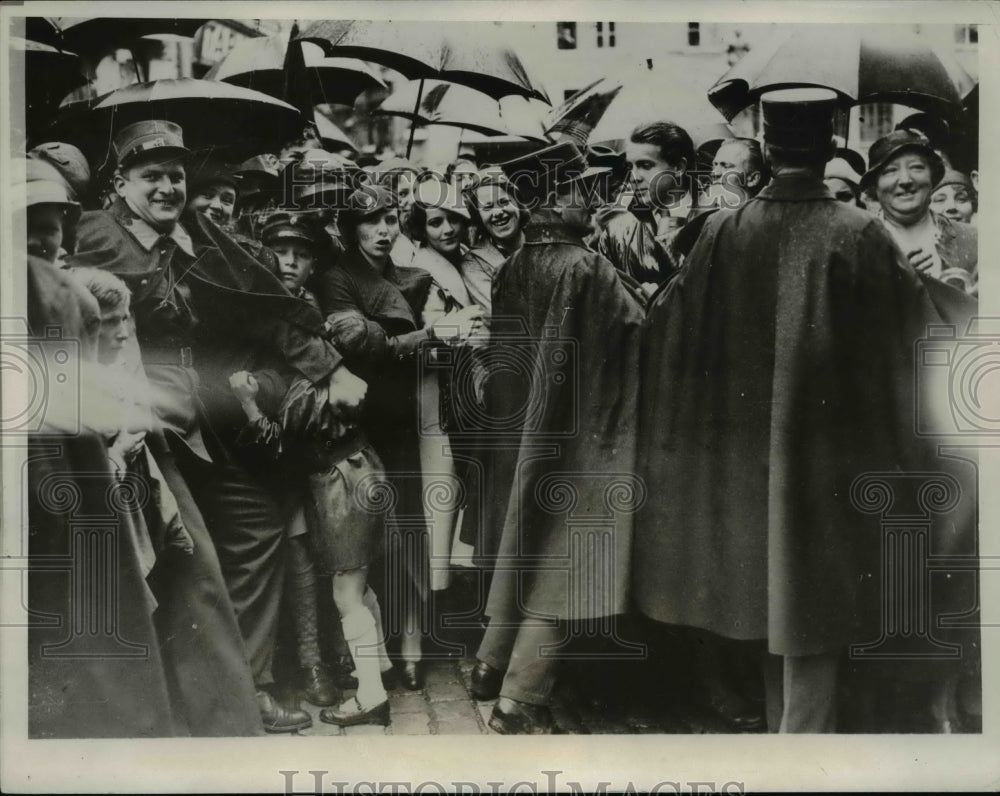 1933 Press Photo Police Held Back Crowd During Wedding of Prince of Asturias - Historic Images