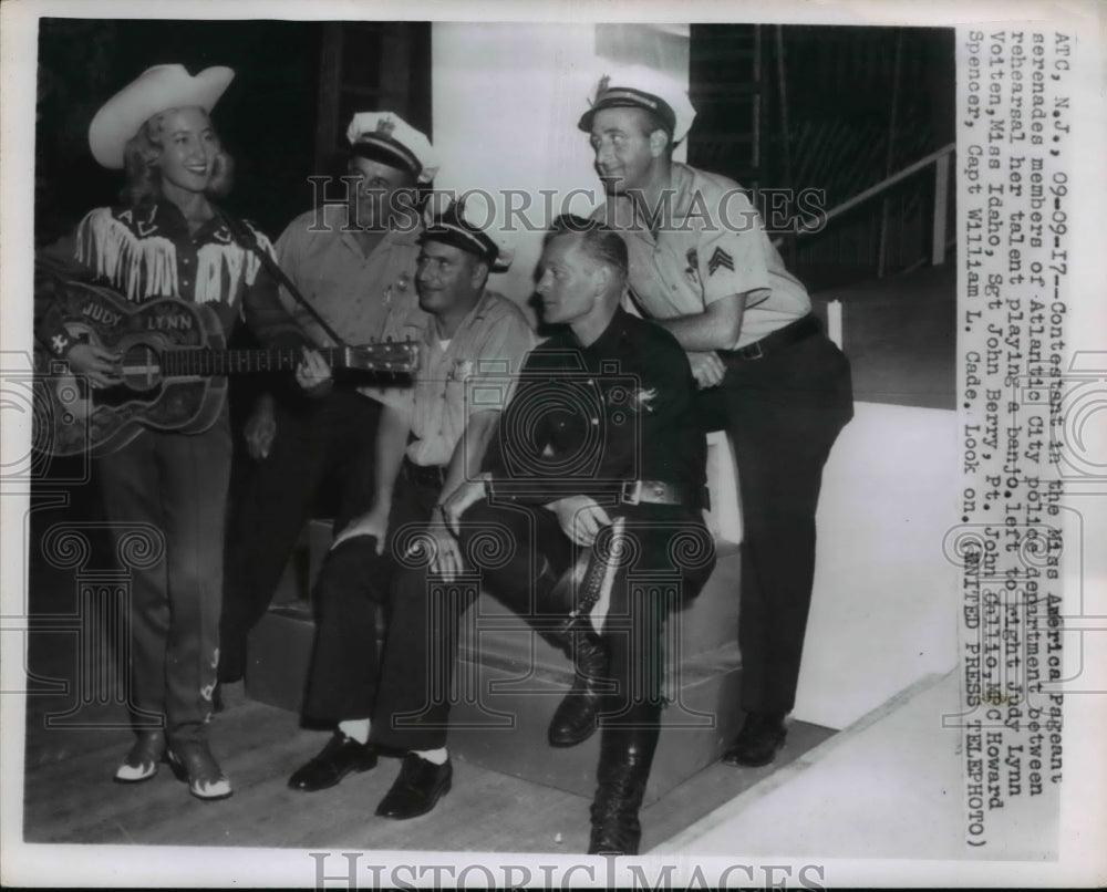 1955 Press Photo Judy Voiten, Sgt. John Berry, Pvt. Callio, MPC Spencer, W, Cade - Historic Images