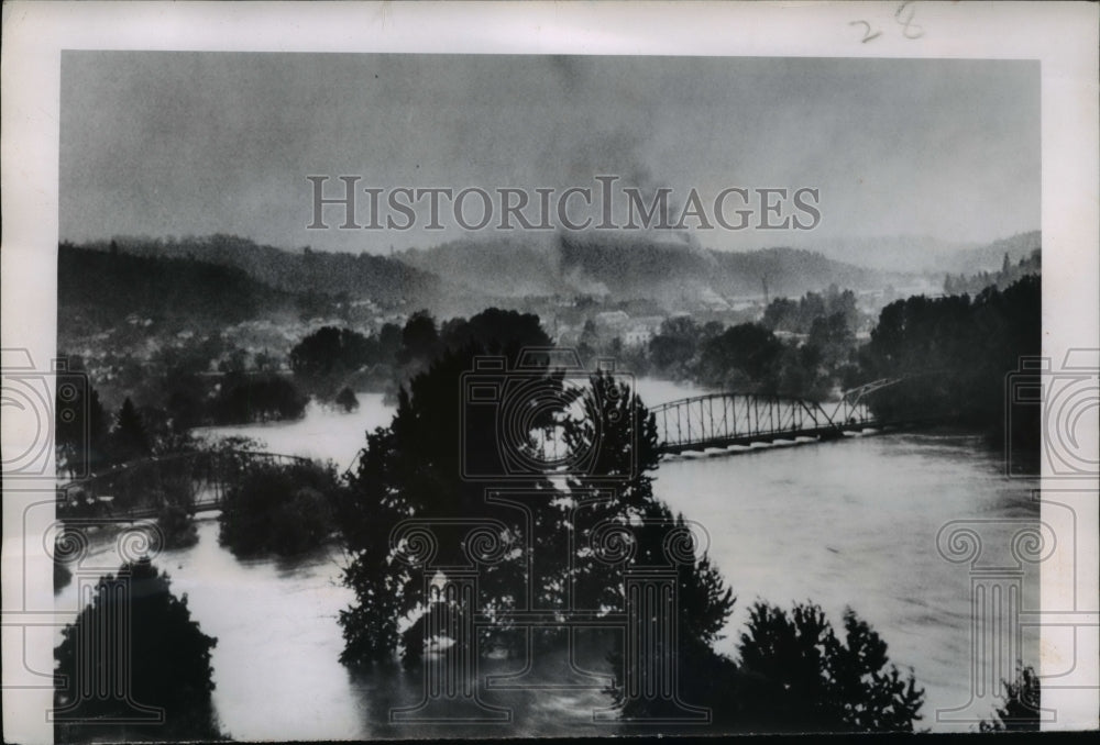 1950 Press Photo Roseberg Oregon  air view of Deer Creek floods - Historic Images