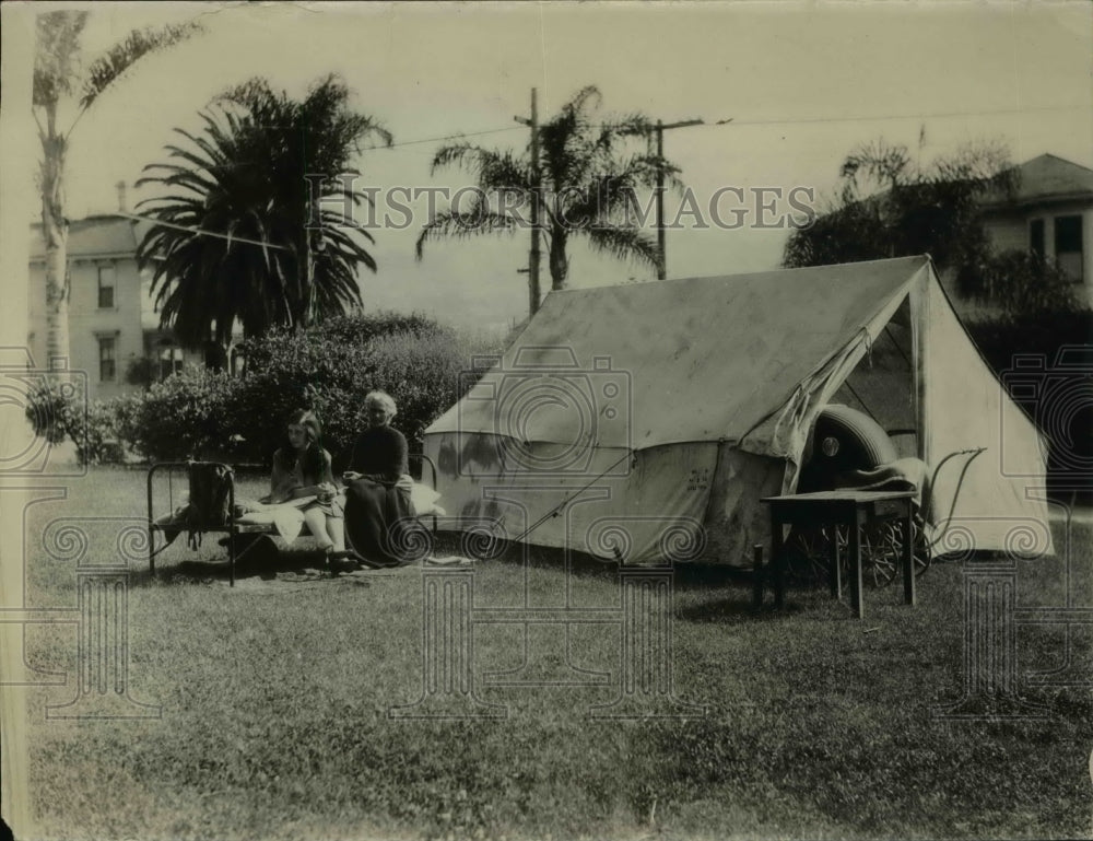 1925 Press Photo Refugee tent pitched on city hall lawn after an earthquake - Historic Images