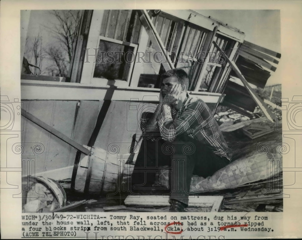 1949 Press Photo Tommy Ray after the tornado attacked Wichita - Historic Images