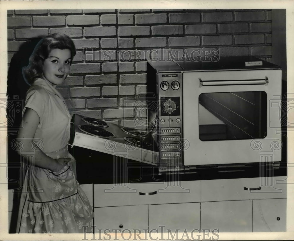 1960 The portable electric range-Historic Images