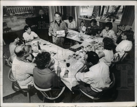 1966 Press Photo Frankfurt Germany Edmund Adler conducts painting class - Historic Images