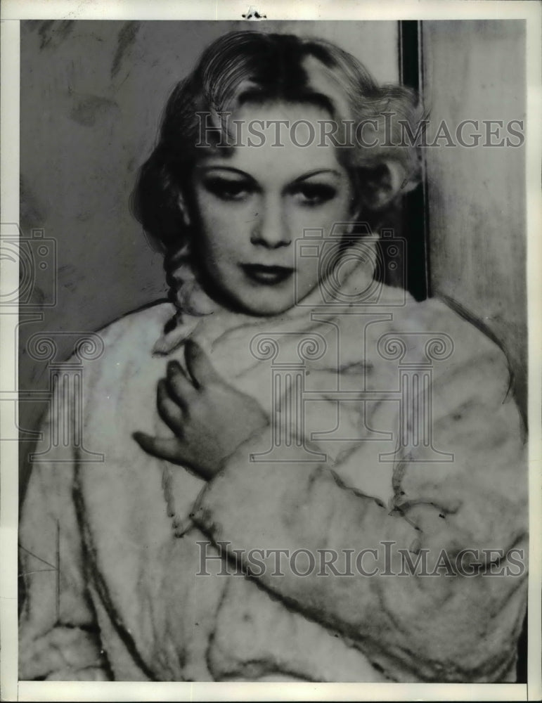 1935 Joan Radell Awaiting Trial For Theft Of Fur Coat From Employer - Historic Images