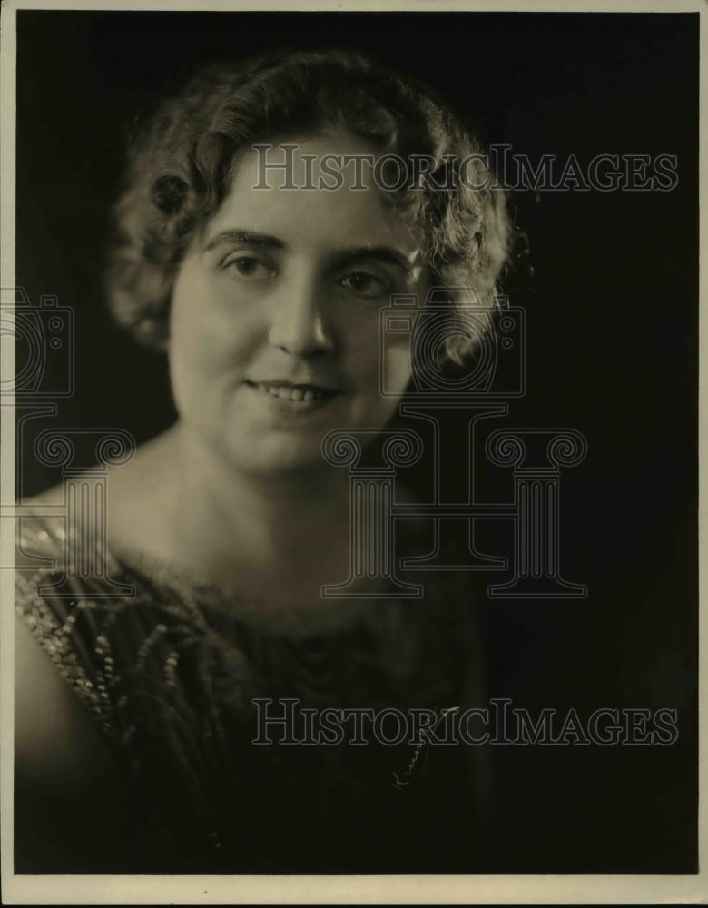 1924 Press Photo Mrs. H.H.Prentice, hostess for week at the Park Lane Villa - Historic Images