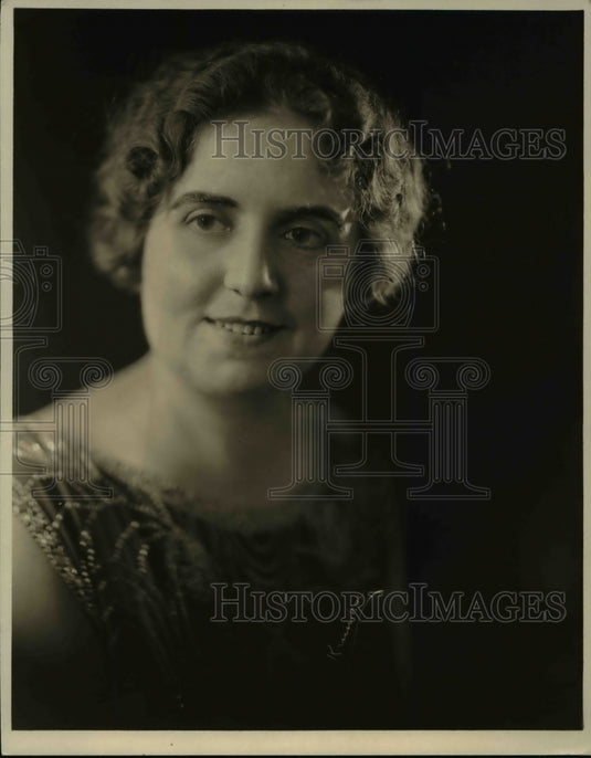 1924 Press Photo Mrs. H.H.Prentice, hostess for week at the Park Lane Villa - Historic Images