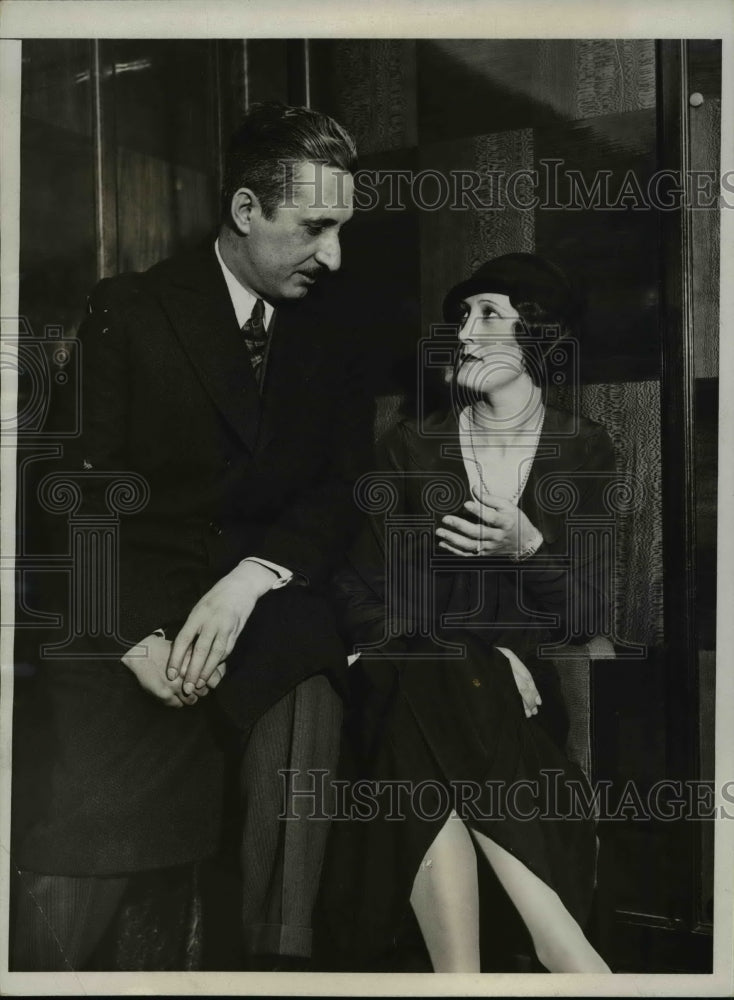 1931 Press Photo Mrs RJ Anderton with Noel Scaffa World Fames specialist - Historic Images