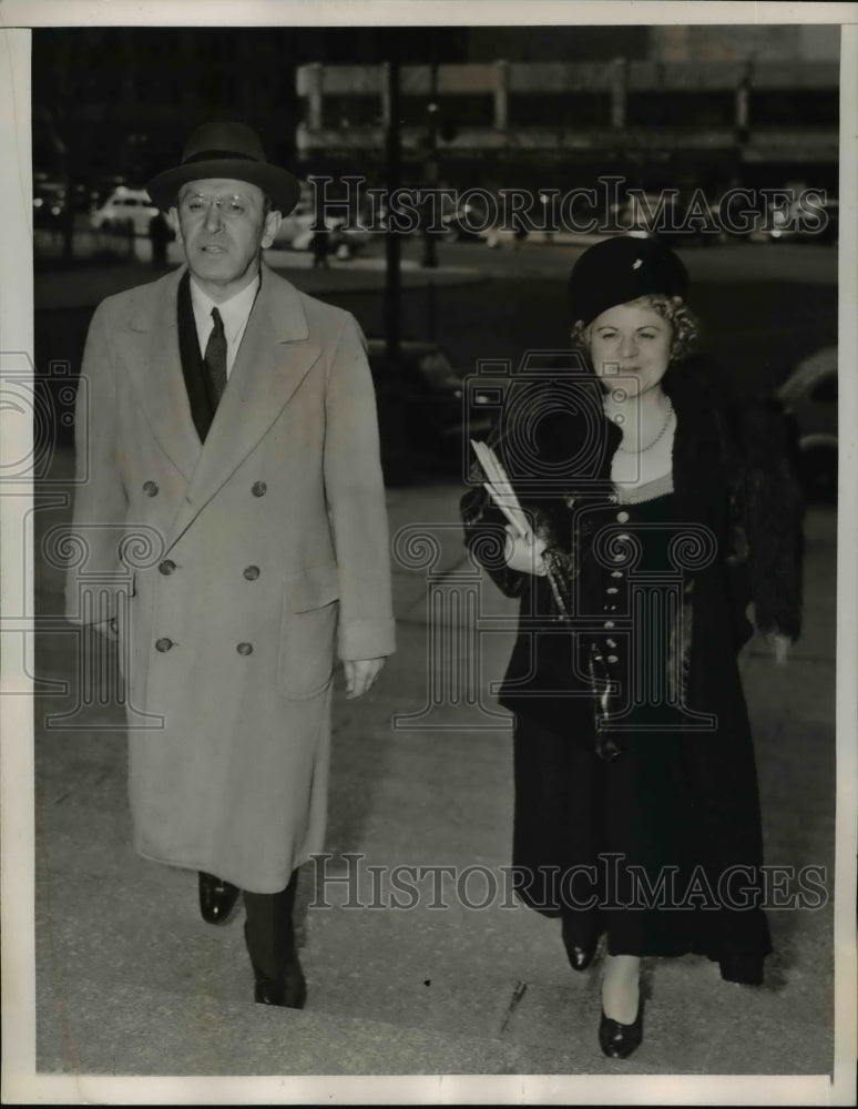 1940 Press Photo Thelma Spear with Attorney Bernard Sandler after Hearing - Historic Images