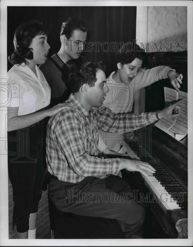 1961 Press Photo Preparing for Holy Rosary Church - Historic Images