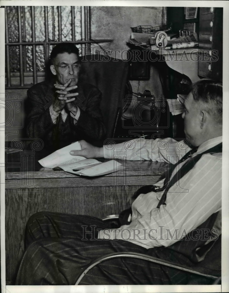 1940 Press Photo Justo A Chavez (seated) w/ Lon Jordan - Historic Images