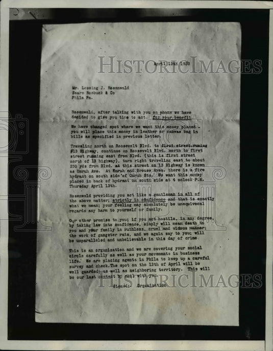 1933 Press Photo Jobless man threatens Philanthropist. Trapped in a widespread - Historic Images