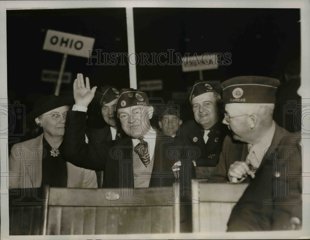 1937 Press Photo Harry Woodring waving to friends in convention hall - Historic Images