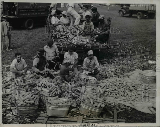 1938 Press Photo Cornfield Rally in Washington, Ind., workers on the farm of - Historic Images