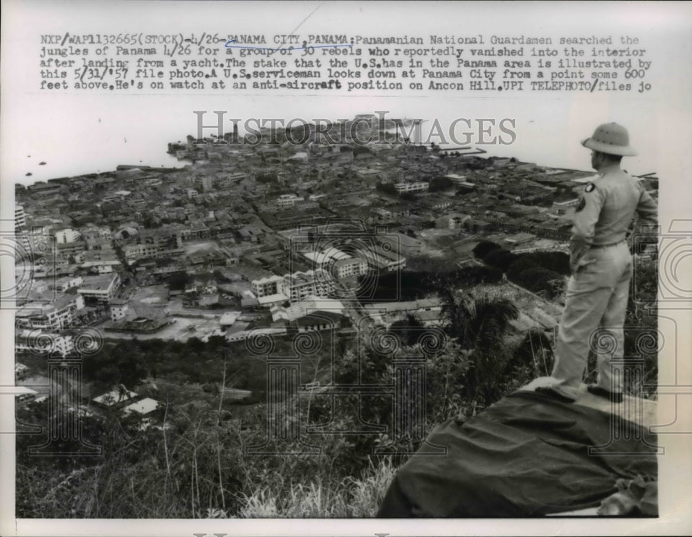 1959 Press Photo Panamanian National Guardsmen searched for the rebels - Historic Images