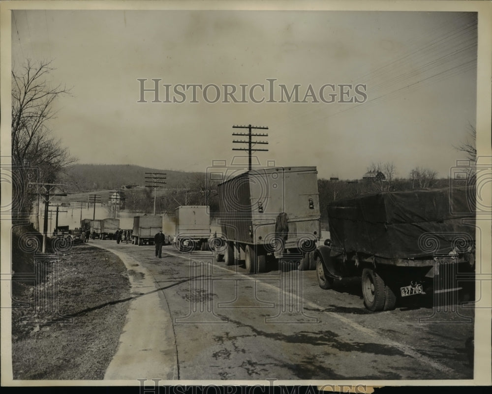 1936 The heavy traffic caused by the Hancock flood-Historic Images