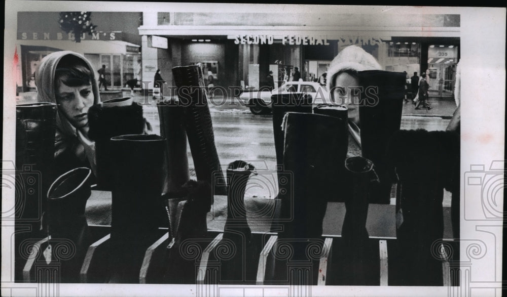 1964 Press Photo Women looking at the Boots on display at Euclid Avenue - Historic Images