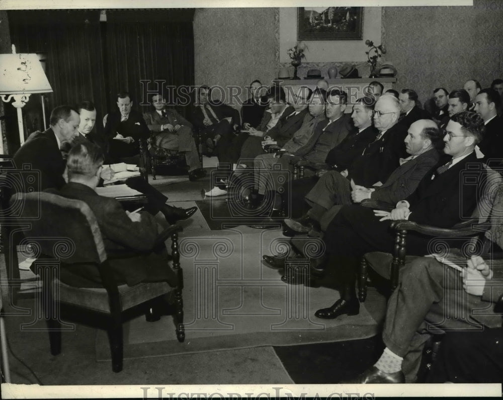 1938 Press Photo Jury of six men on the right and Presiding officers on the left - Historic Images