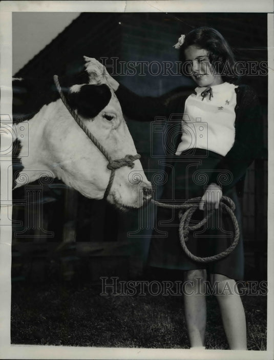 1953 Press Photo Jewell Marie Penley & her most priced possession cow - Historic Images