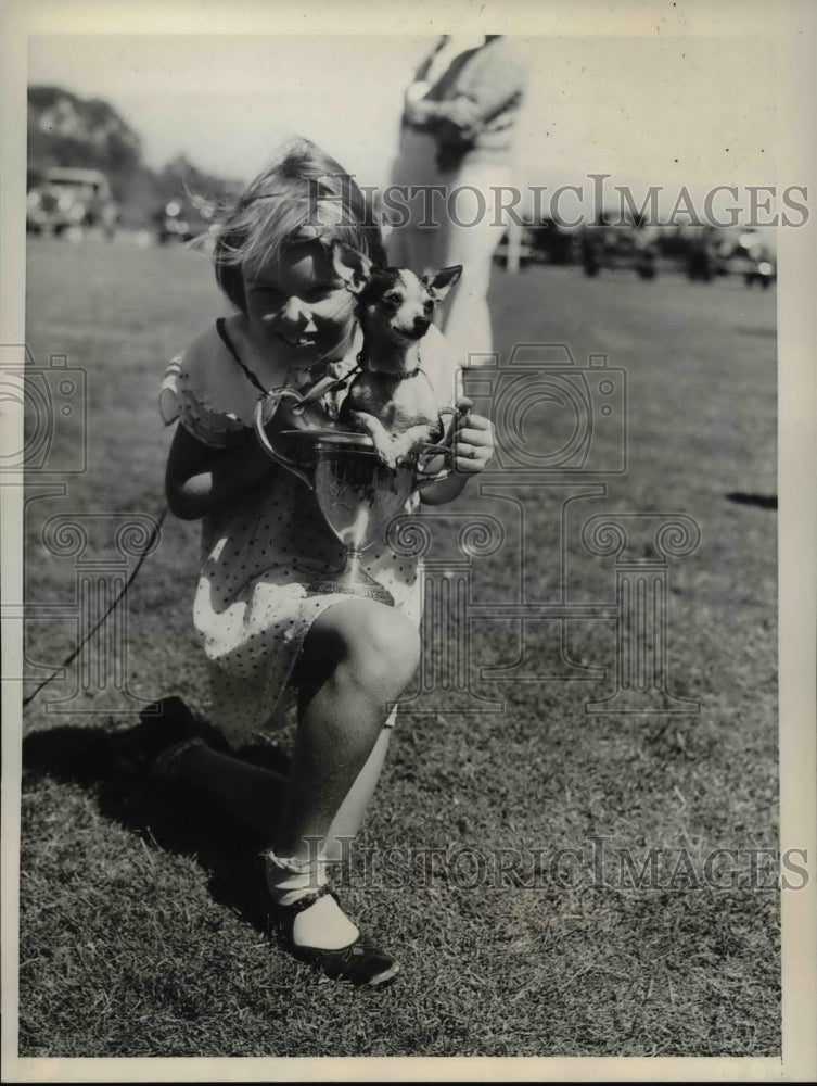 1934 Margaret Park holding a trophy and Evelyn Brush of Pasadena-Historic Images