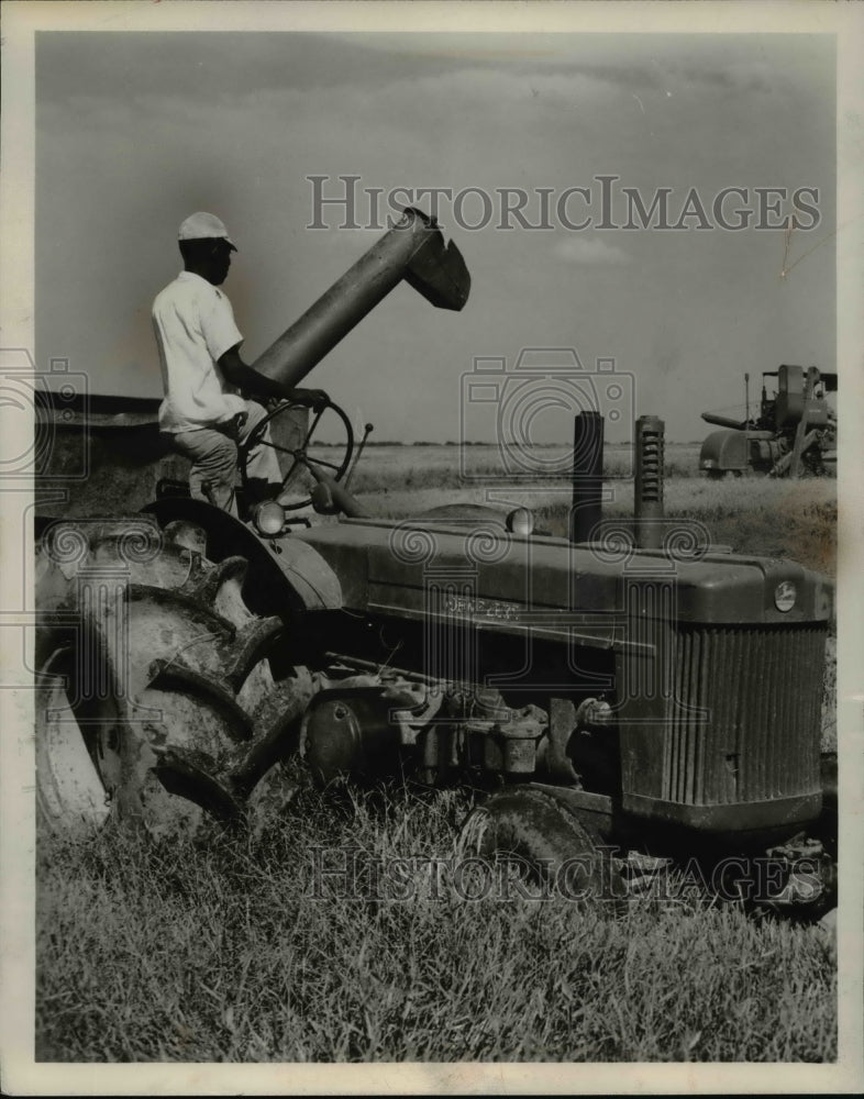 1957 Press Photo Tractor tire developed by Akron&#39;s Firestone &amp; Rubber Co. - Historic Images