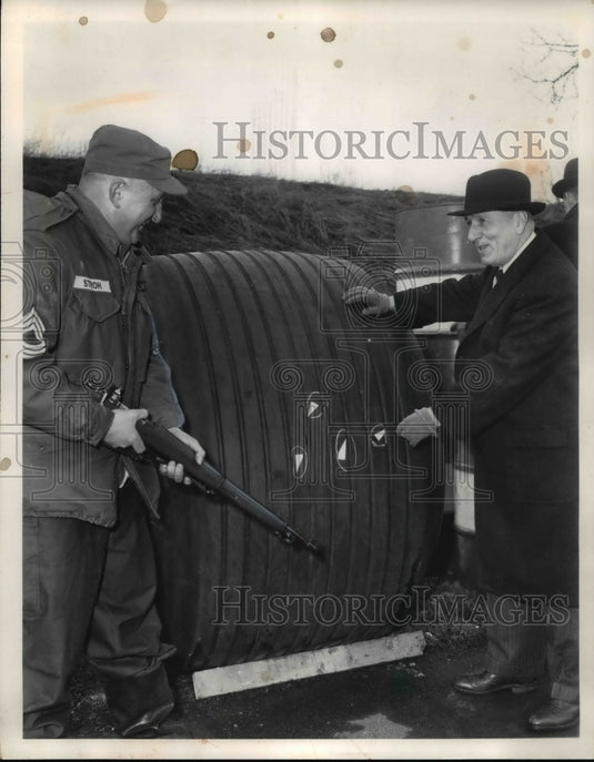 1960 Press Photo Men testing the Firestone tire - Historic Images