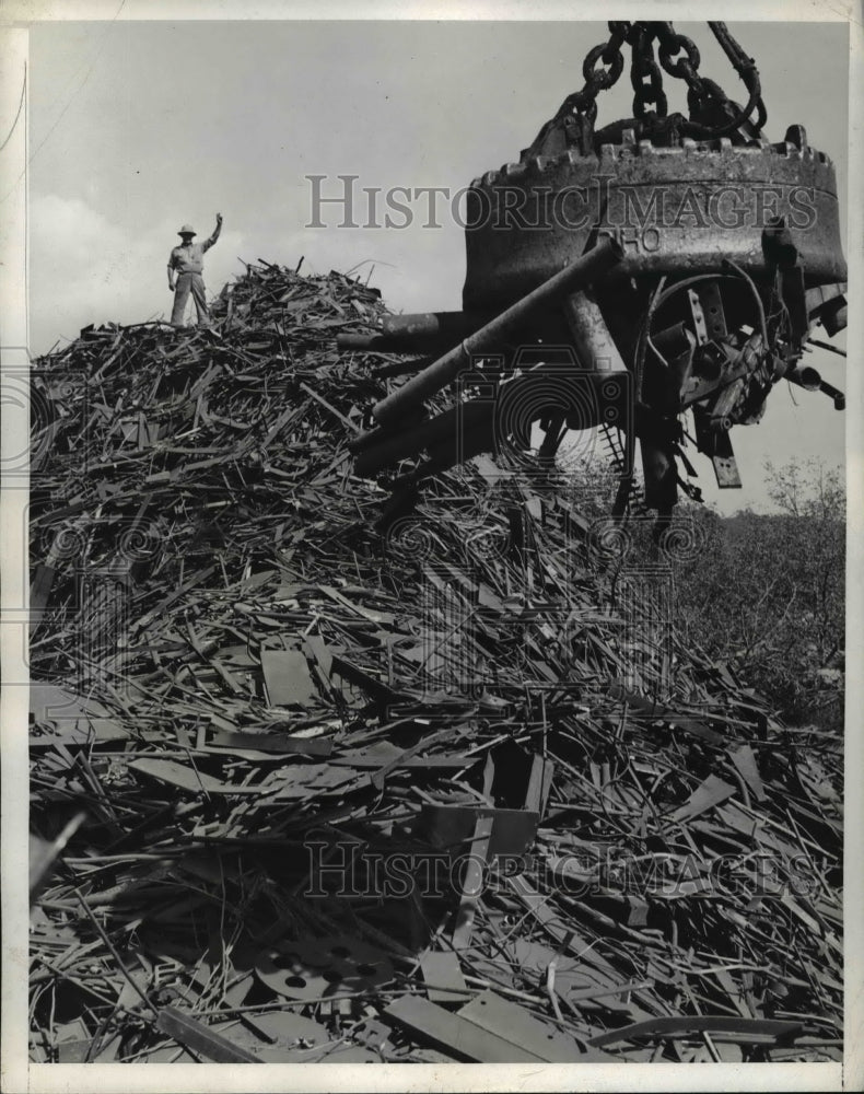 1943 Press Photo The gigantic pile at Henry Kaiser&#39;s Steel Plant in Fontana - Historic Images