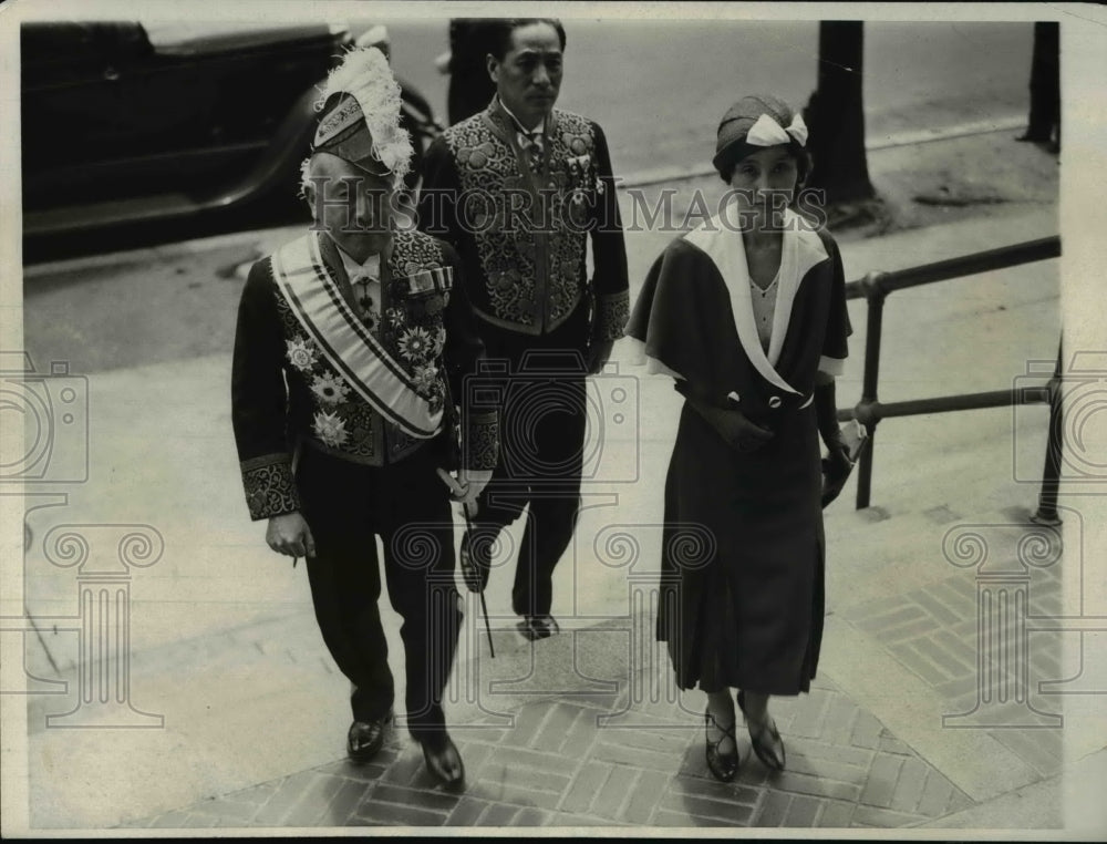 1932 Press Photo Katsuji Debuchi and his wife Mme Debuchi arrived at the Church - Historic Images