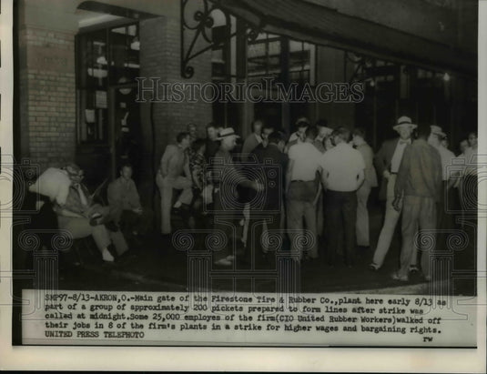 1954 Press Photo Akron Ohio Main gate of the Firestone Tire and Rubber Company - Historic Images