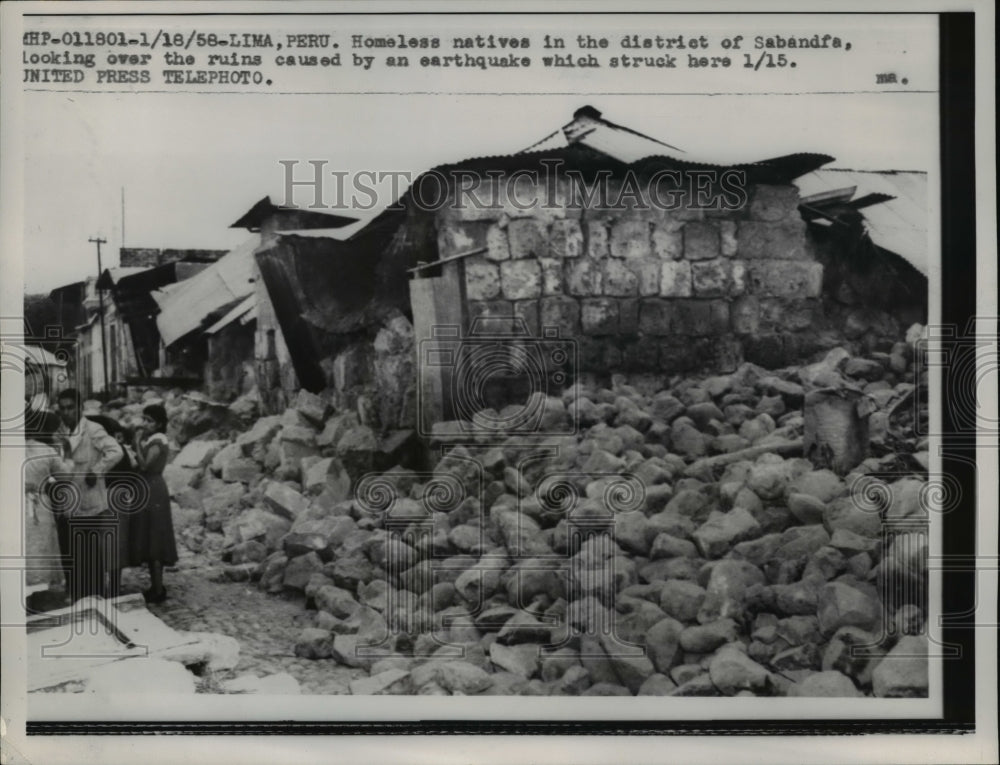 1958 Press Photo Homeless Natives in District of Sabandfa caused by Earthquake. - Historic Images