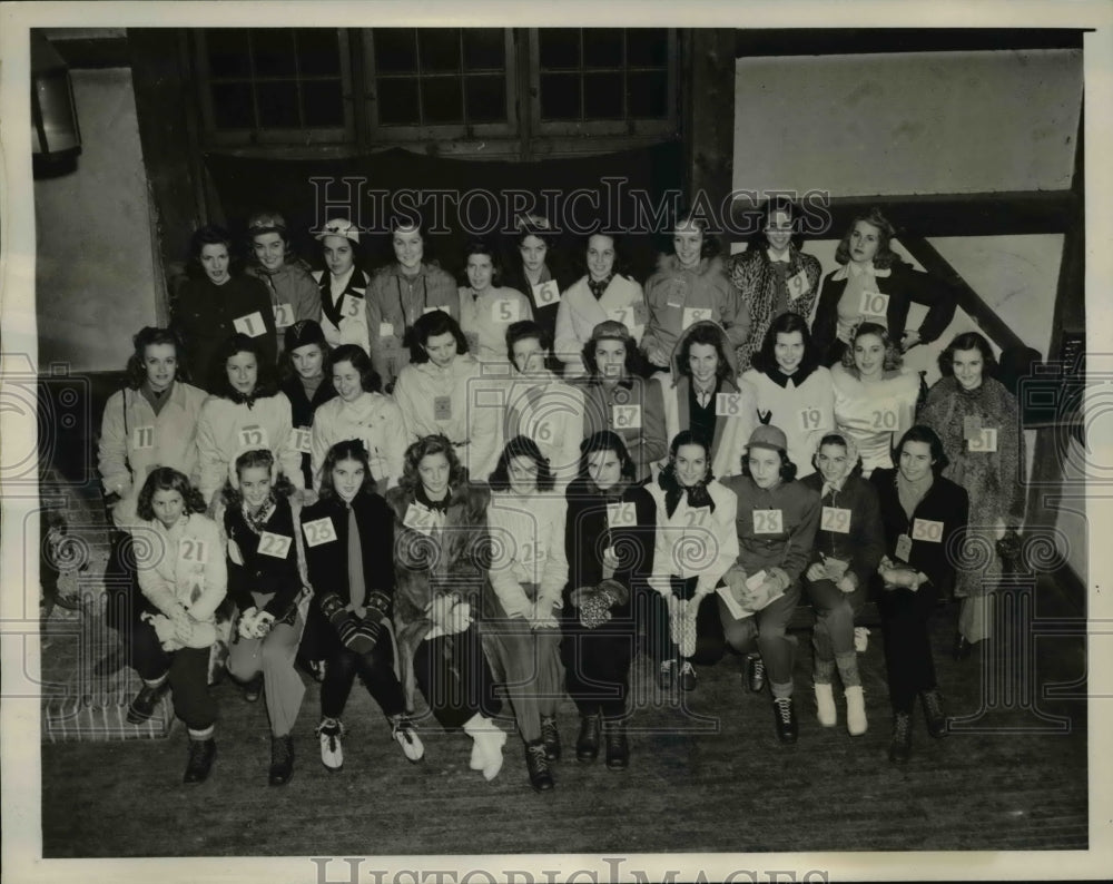 1940 Press Photo Hanover NH Dartmouth  winter carnival beauty contest - Historic Images