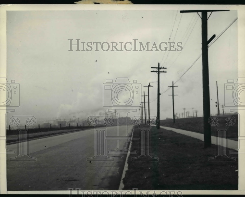 1937 Press Photo Approach to Range plant on Miller Ave at Dearborn - Historic Images