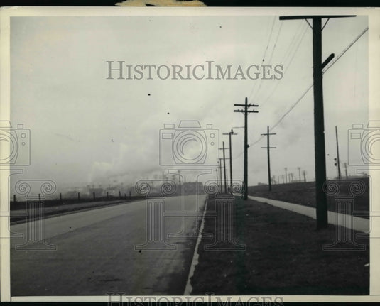1937 Press Photo Approach to Range plant on Miller Ave at Dearborn - Historic Images